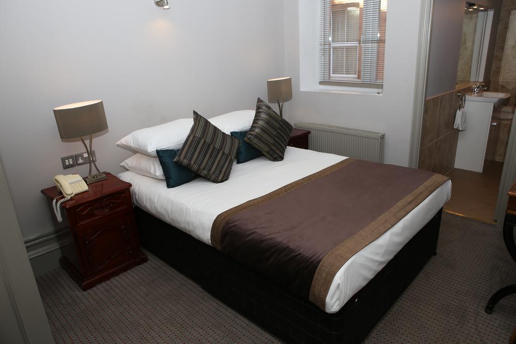 Wards Hotel & Restaurant Folkestone Room photo